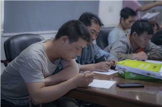 朝陽(yáng)集團(tuán)開(kāi)展行車(chē)和有限作業(yè)空間安全操作培訓(xùn)、道路交通安全培訓(xùn)
